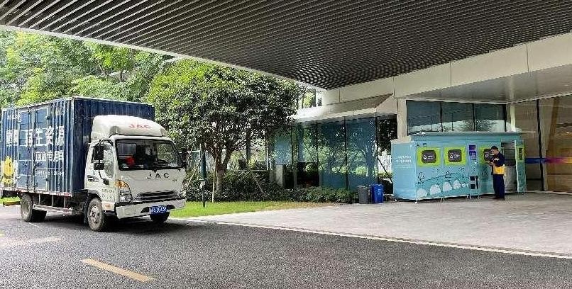 数智化再生资源分拣中心真正实现“垃圾不落地”(图1)