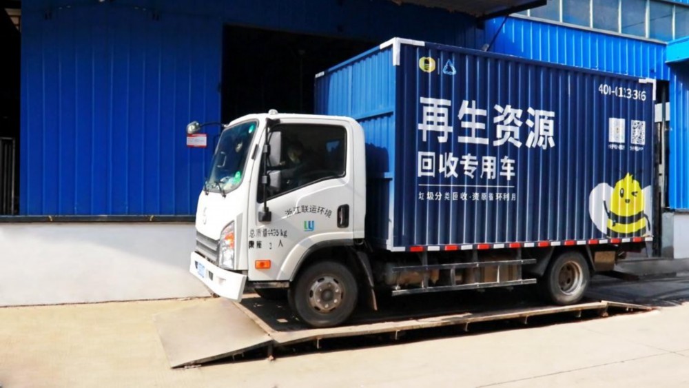 数智化再生资源分拣中心真正实现“垃圾不落地”(图2)