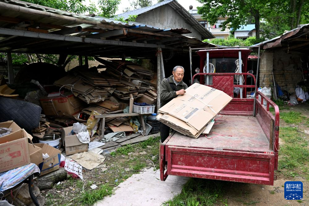 安徽岳西:六旬收废品老人储德素的慈善人生(图1)