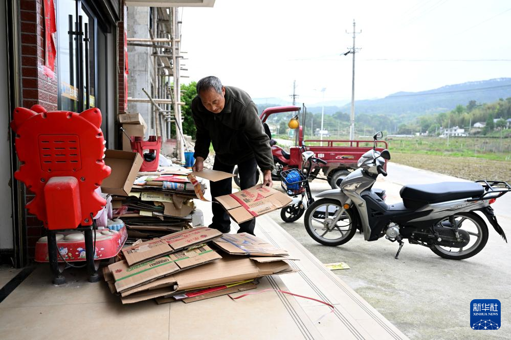 安徽岳西:六旬收废品老人储德素的慈善人生(图8)