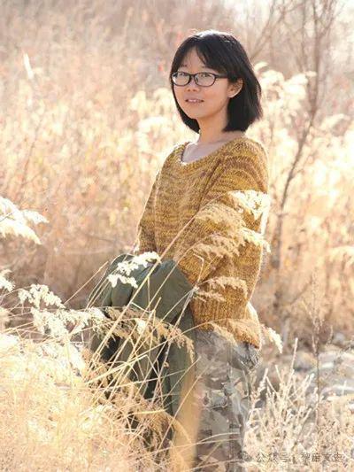 李娟：辍学年稿费千万未婚没娃凡尔赛的背后有多少不光彩(图4)