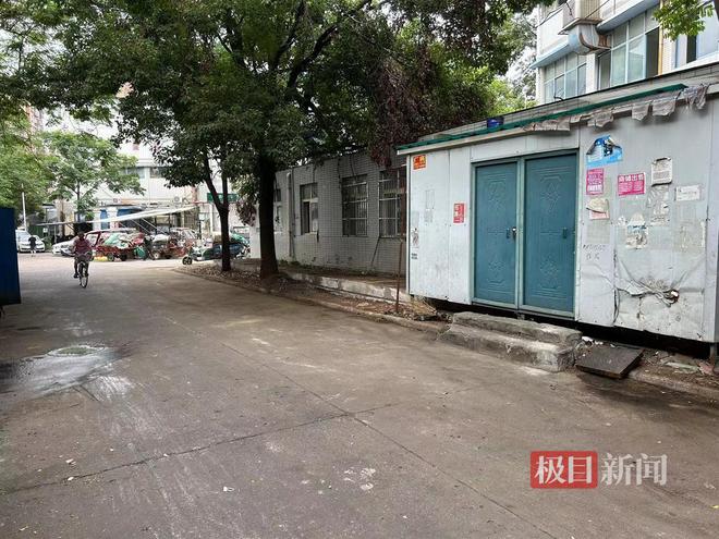 废品回收点当街堆放杂物占据半幅路面武汉黄陂法院强制执行还路于民(图4)