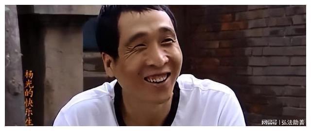 街溜子三剑客：牛小伟娶了朱婷婷贾志新拥有表妹唯独一人落空(图12)