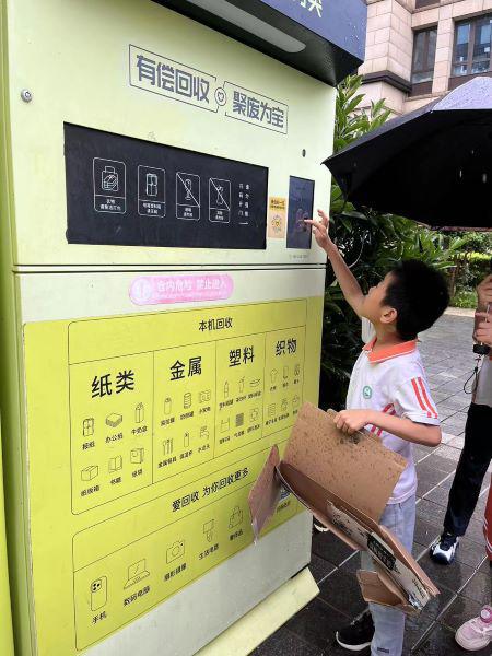 可回收物分拣中心来了一群小学生(图1)