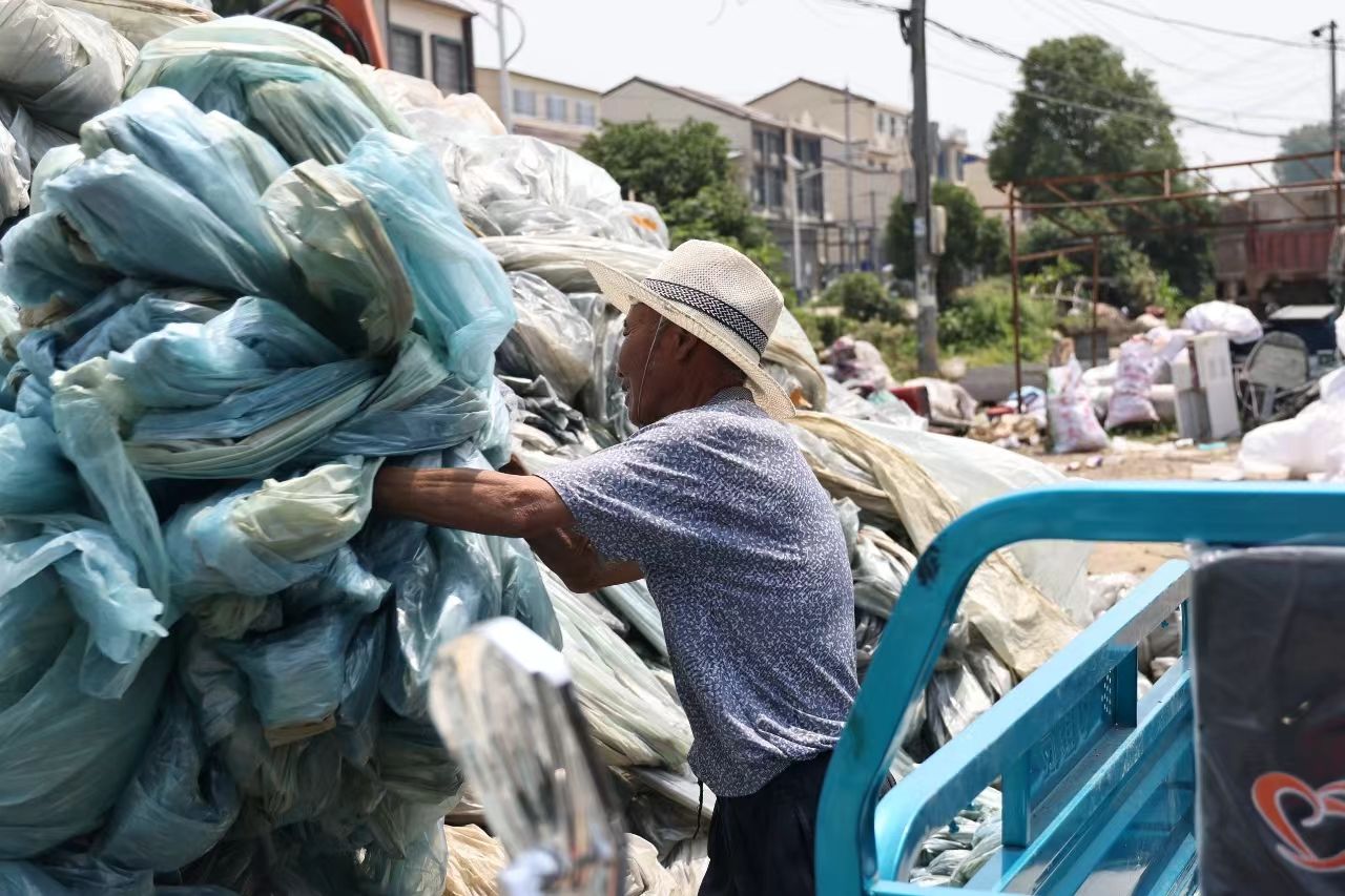 “拾”回的循环经济——我市大力推进环保农膜使用及回收利用调查(图2)