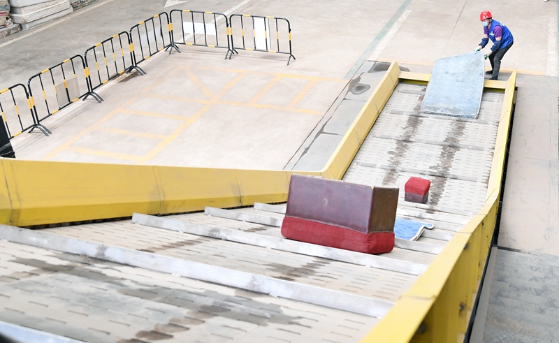 北京：探访海淀区再生资源回收分拣加工中心(图1)