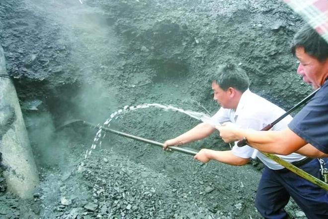 贺兰山煤层燃烧300多年大火为何至今无法扑灭？浪费了多少资源(图8)