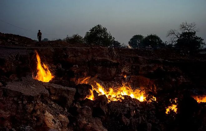 贺兰山煤层燃烧300多年大火为何至今无法扑灭？浪费了多少资源(图10)