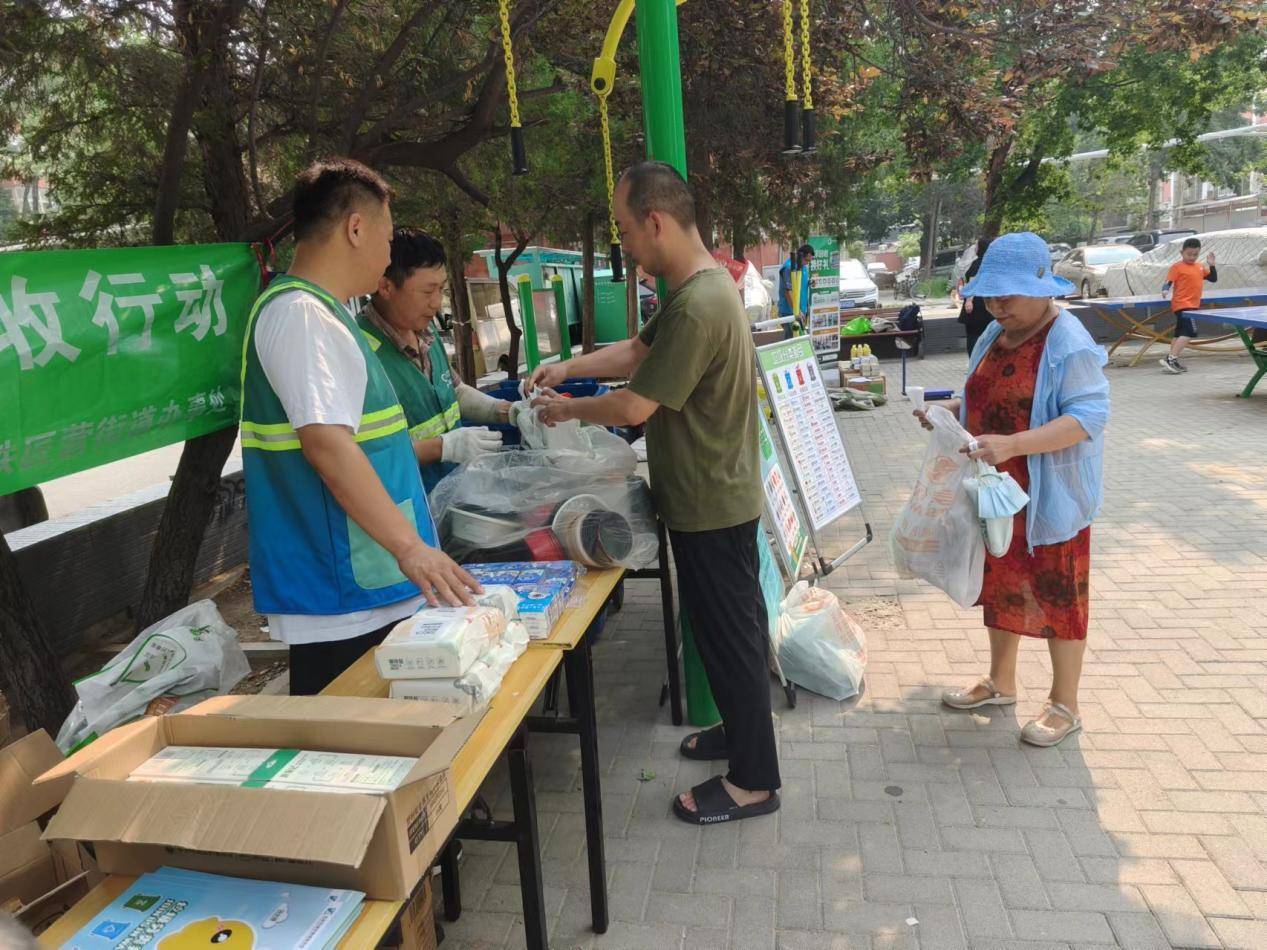 小餐盒大能量东铁匠营街道木樨园第二社区绿色回收进行时(图2)