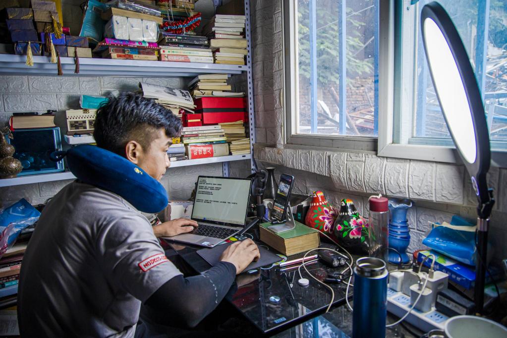 从收废品的“破烂王”到千万粉丝“网红”的蝶变(图4)