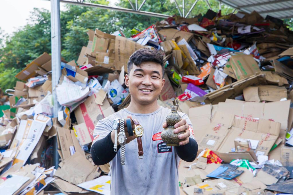 从收废品的“破烂王”到千万粉丝“网红”的蝶变(图3)