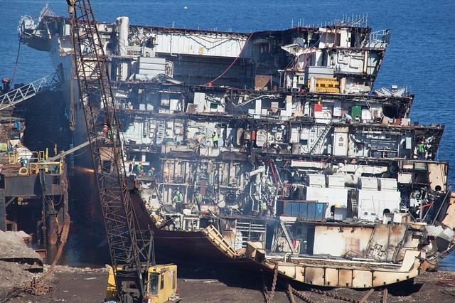 英国宁愿拆解航母卖废铁也不肯卖给中国如今有困难又来相求？(图5)