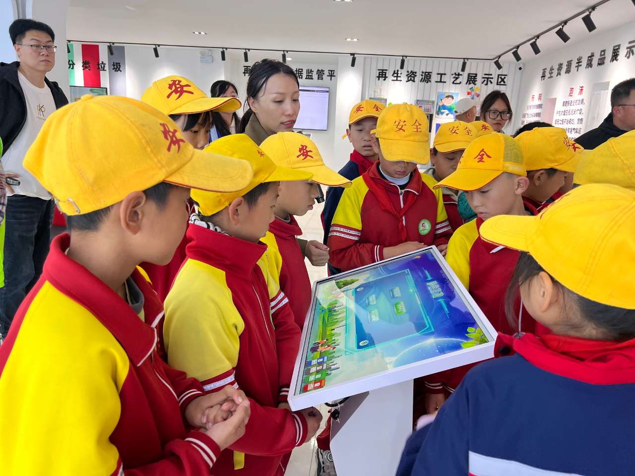 宁夏石嘴山:垃圾回收“小切口”拓宽社会治理“新赛道”(图1)