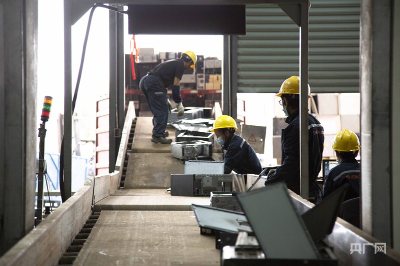 回收来的旧家电都去哪儿了？记者探访废旧家电处理全流程(图2)