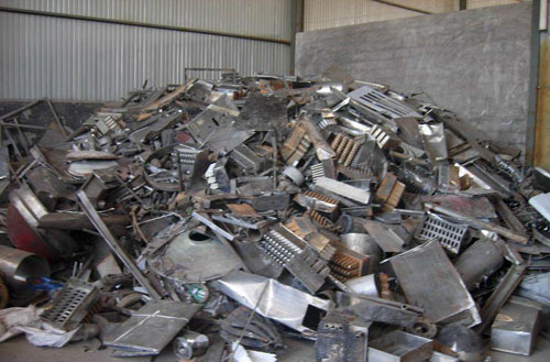 废旧磷酸铁锂电池锂电池回收处理的主要生产工艺环环相扣(图1)