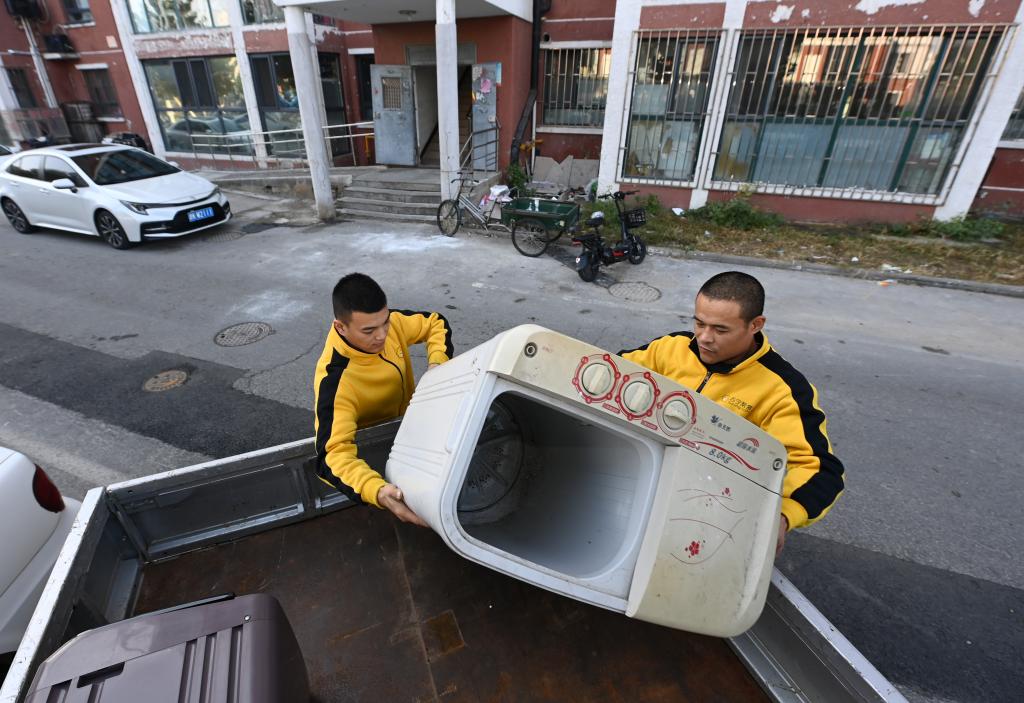 废旧家电去哪了？正规企业“吃不饱”“小作坊”在私拆(图1)