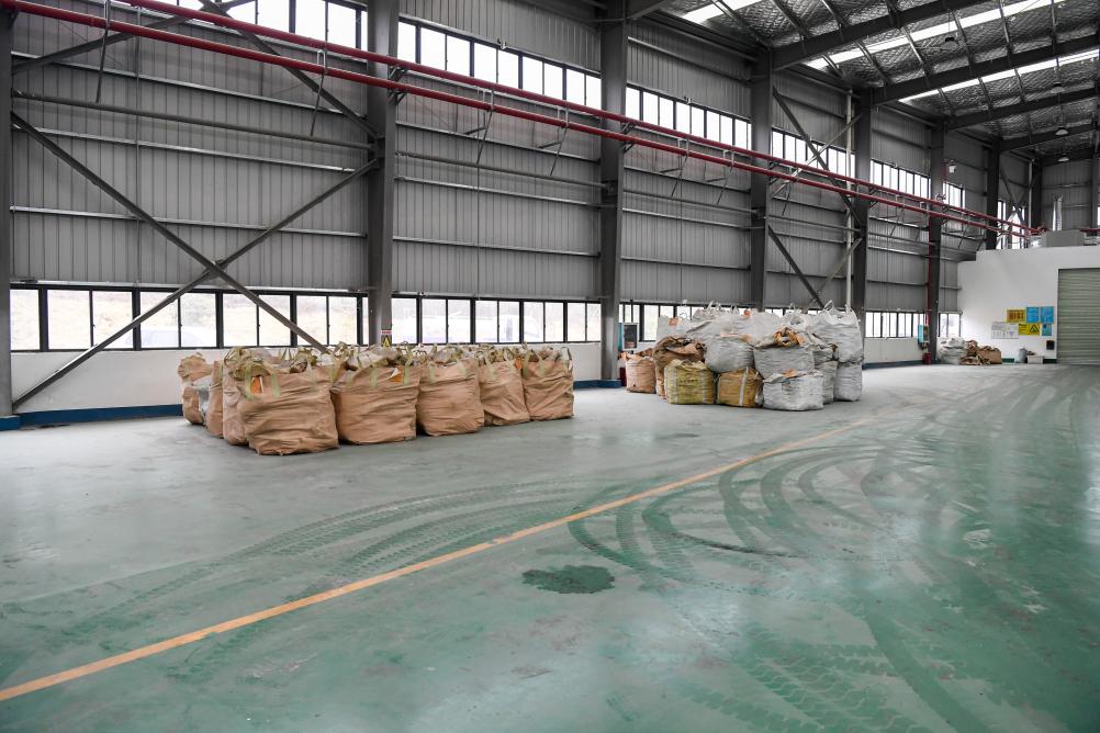 废旧家电去哪了？正规企业“吃不饱”“小作坊”在私拆(图8)