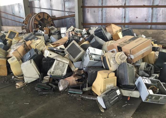 南实科技取得可移动式废旧锂电池破碎回收装置专利避免长期存储和长途转运产生的易燃易爆风险(图1)