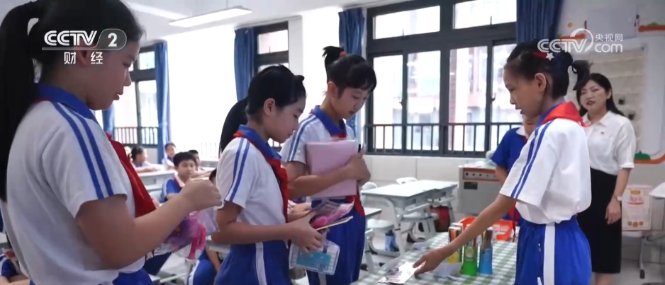 小分类推动大循环 从奶盒回收“走进”校园看城市更新向“绿”转型(图2)