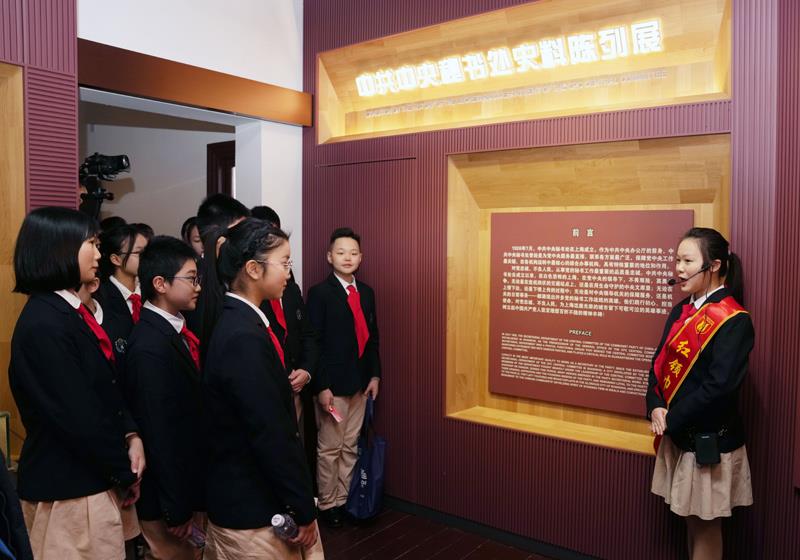 浇花浇根 育人育心(图2)