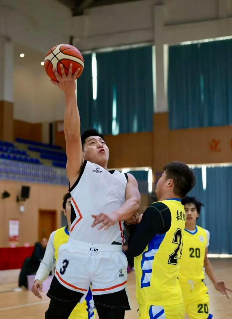 青春热血铸就篮球梦想——记南充市体育运动中心教练员吴迪(图2)