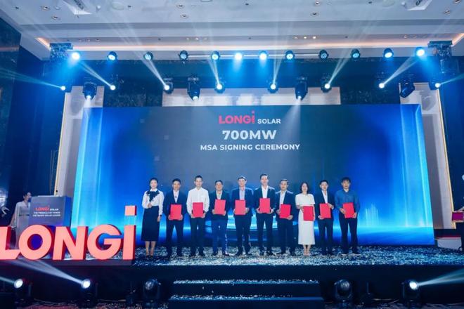 半个月超15GW！隆基、晶科、爱旭3家光伏大厂签大单(图2)