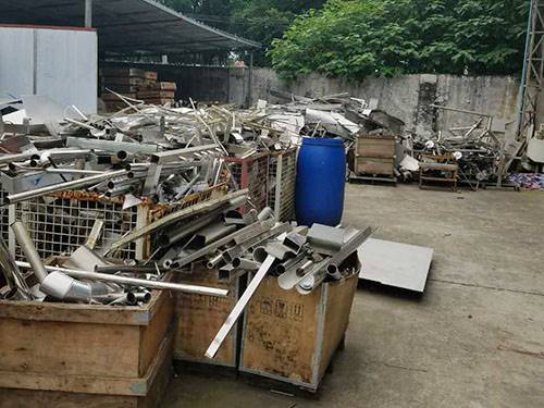 太阳能：公司第一套集装箱式组件回收设备已累计处理8200块废旧组件(图1)